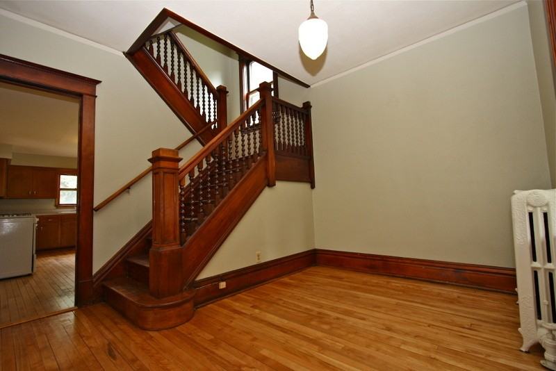 1927 Roblyn Ave - Photo 3 of 8
