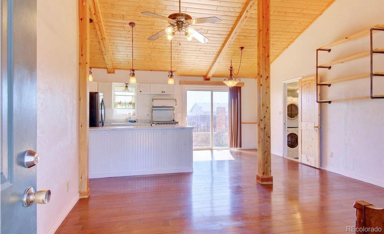 250 W Baldwyn Dr - Photo 2 of 24