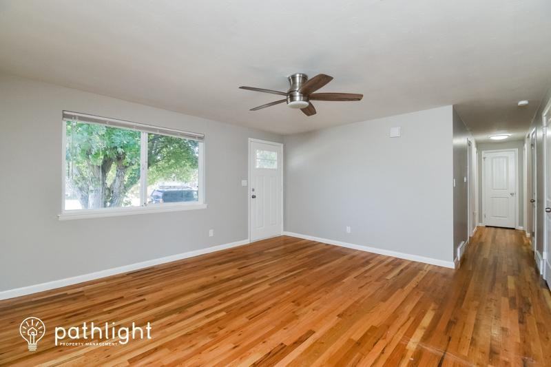 1206 Burnham St - Photo 2 of 16