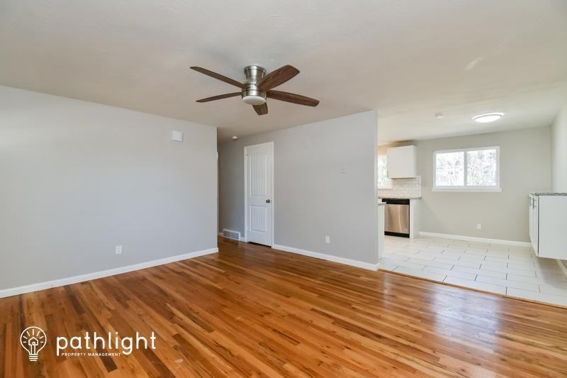 1206 Burnham St - Photo 3 of 16