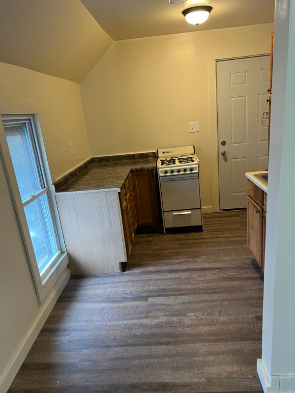 802 Half Elm St - Photo 2 of 17