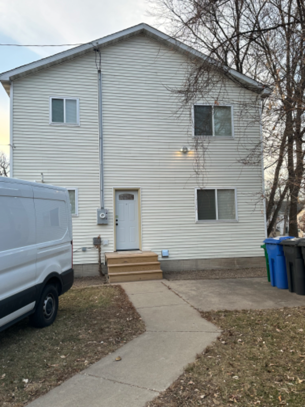 1418 11th Ave N - Photo 2 of 23