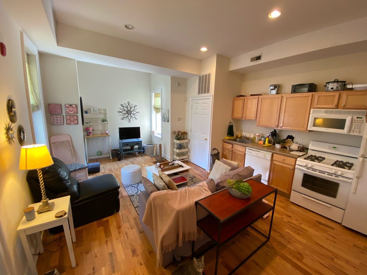 1626 Mount Vernon St 2F, Philadelphia, PA 19130 1 Bedroom Apartment