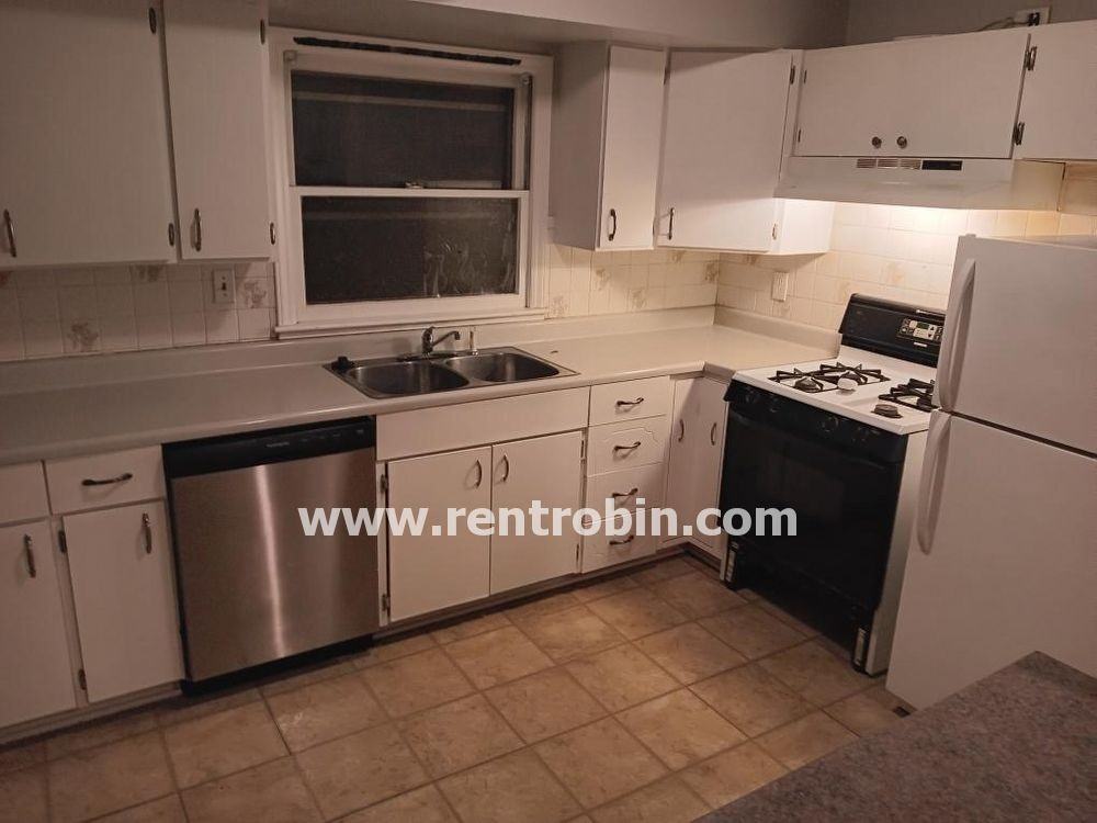 4208 N Brighton Ave - Photo 3 of 18