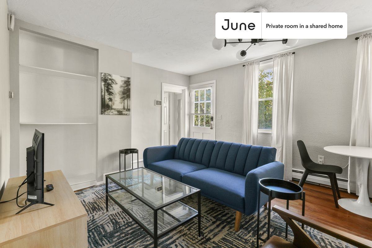 1418 Beacon St #A - Photo 2 of 10