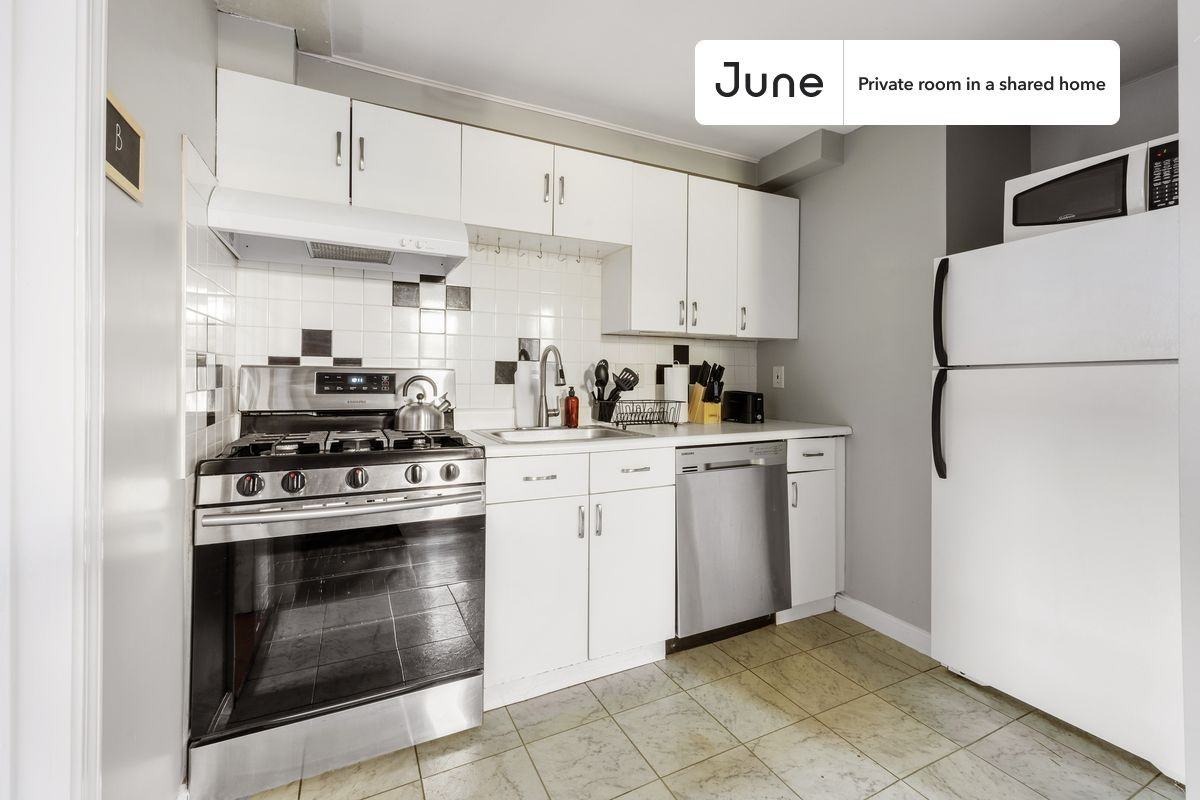 1418 Beacon St #A - Photo 6 of 10