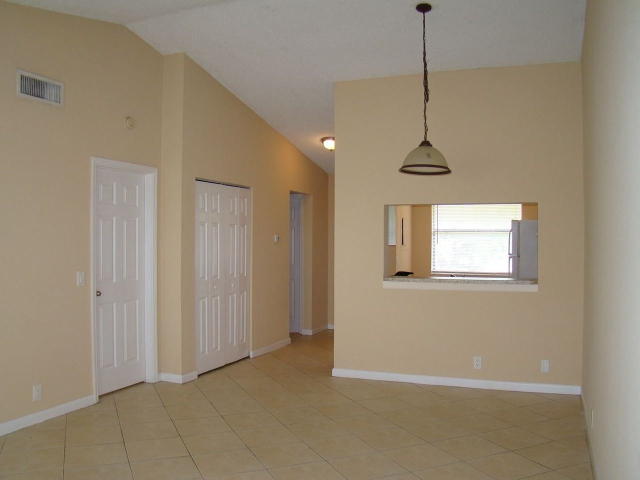 Glenwood Apartments - Photo 3 of 4