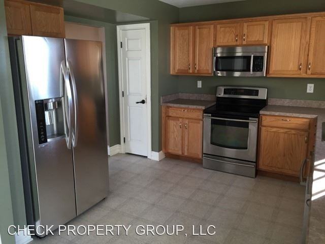 931 Thornhill Dr - Photo 3 of 39