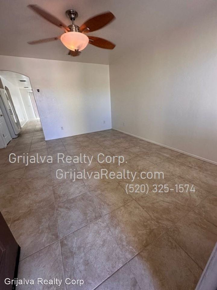 729 W Flaming Arrow Dr - Photo 2 of 13