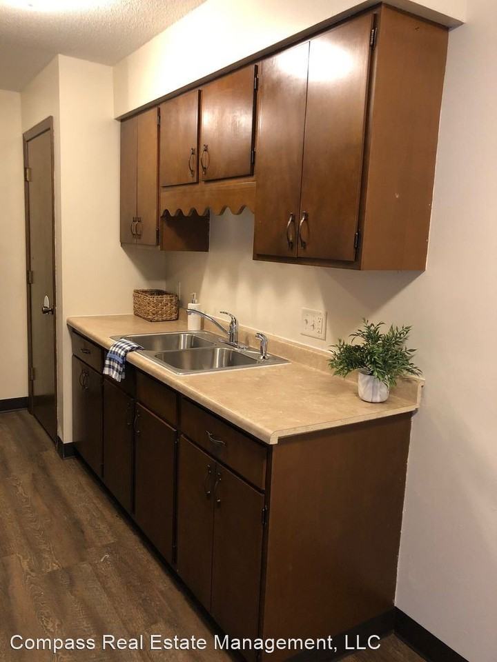 1237 S Dewey St - Photo 3 of 15
