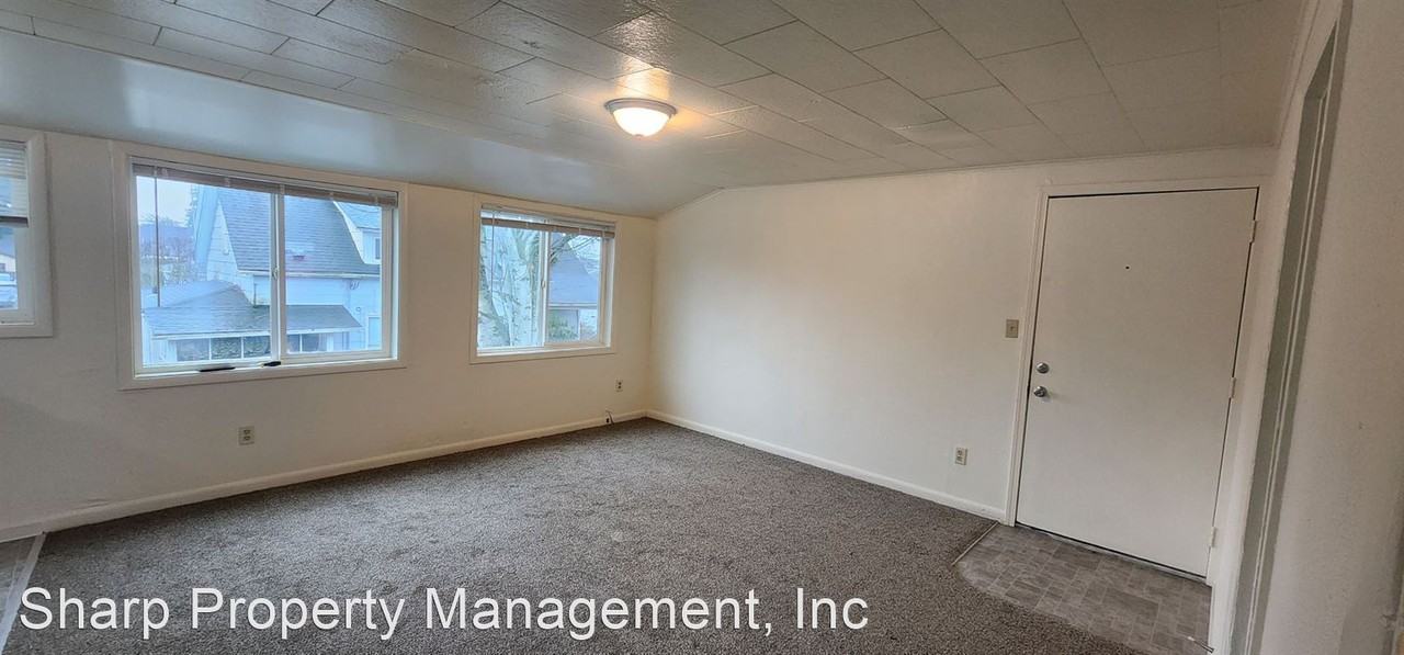 504 S Pacific Ave - Photo 2 of 11