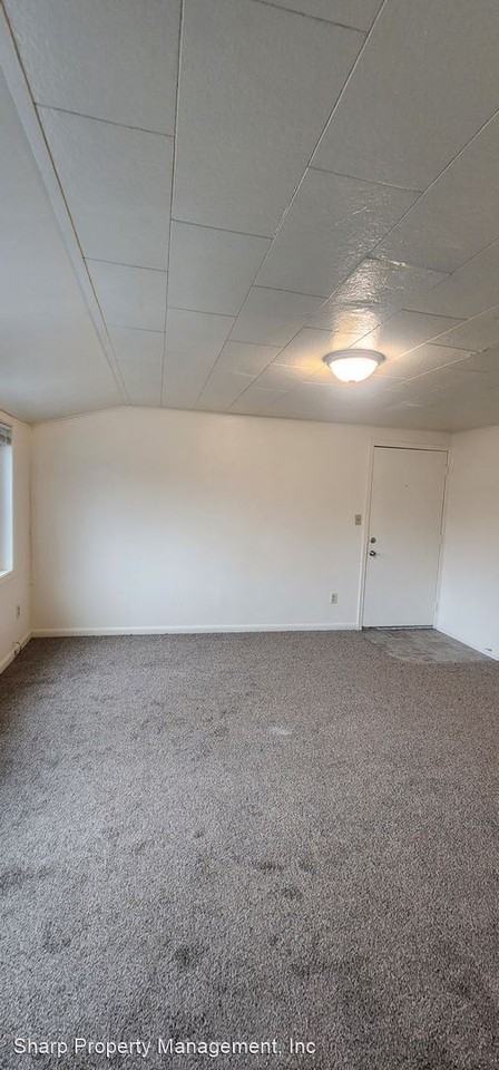 504 S Pacific Ave - Photo 3 of 11