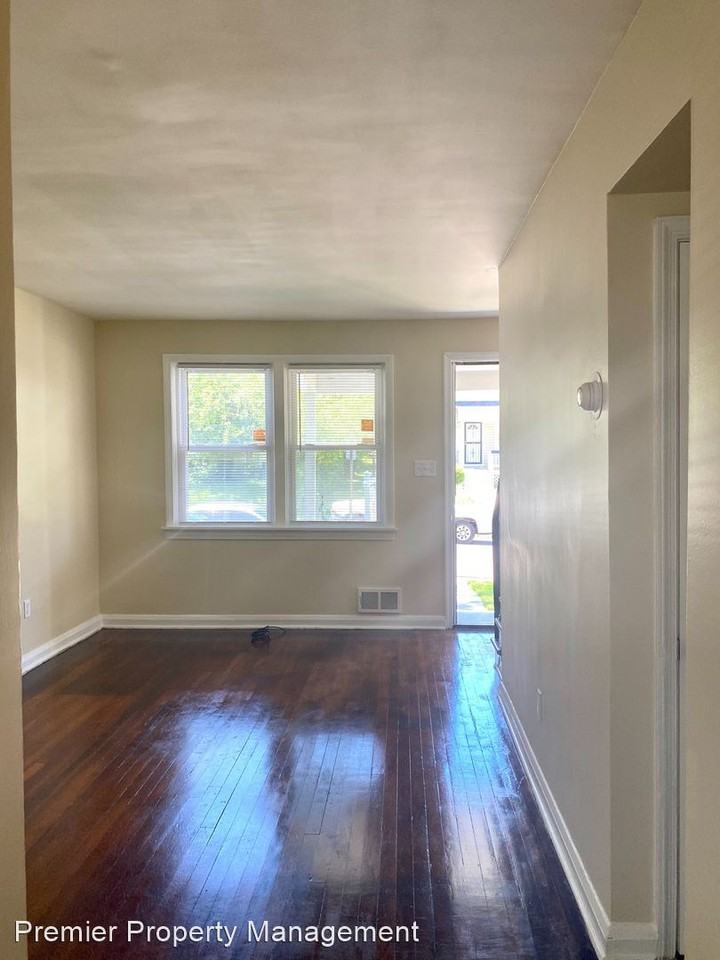 4735 Ivanhoe Ave - Photo 2 of 12