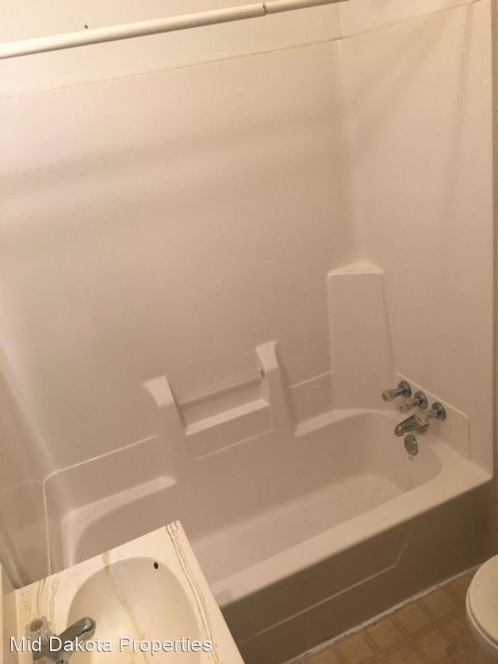 125, 127, 127 1/2,129, 131, 133, 135 E 2nd - Photo 2 of 4