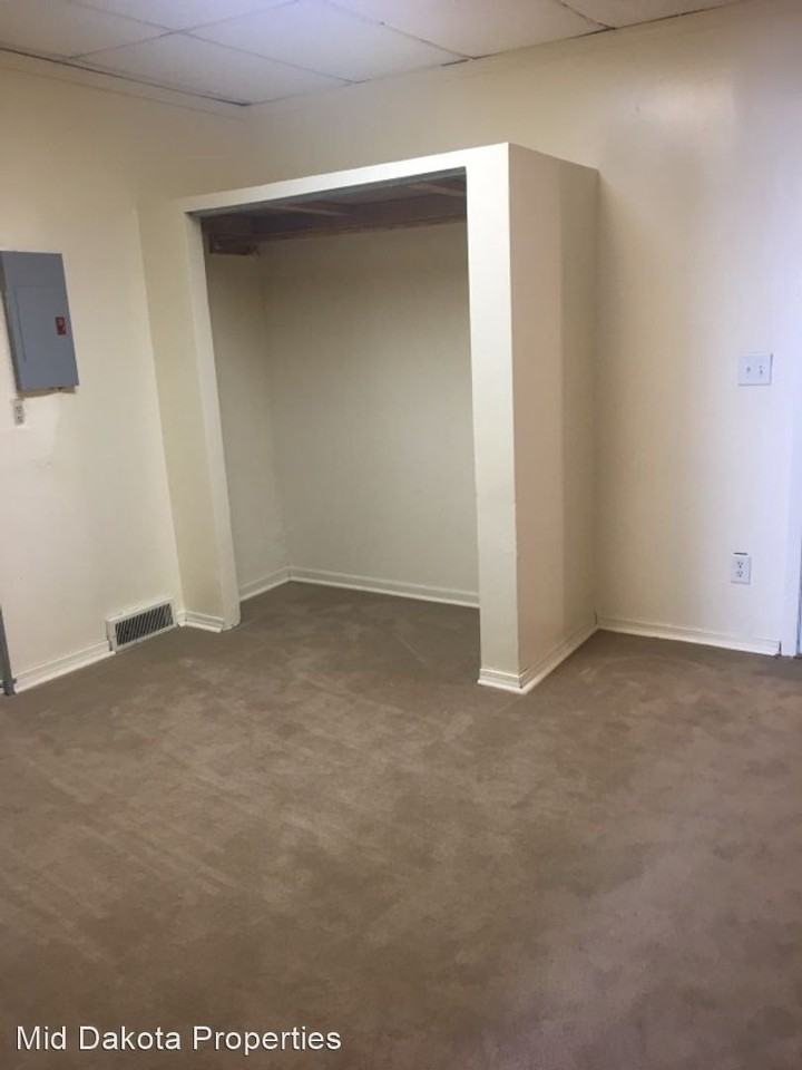 125, 127, 127 1/2,129, 131, 133, 135 E 2nd - Photo 3 of 4