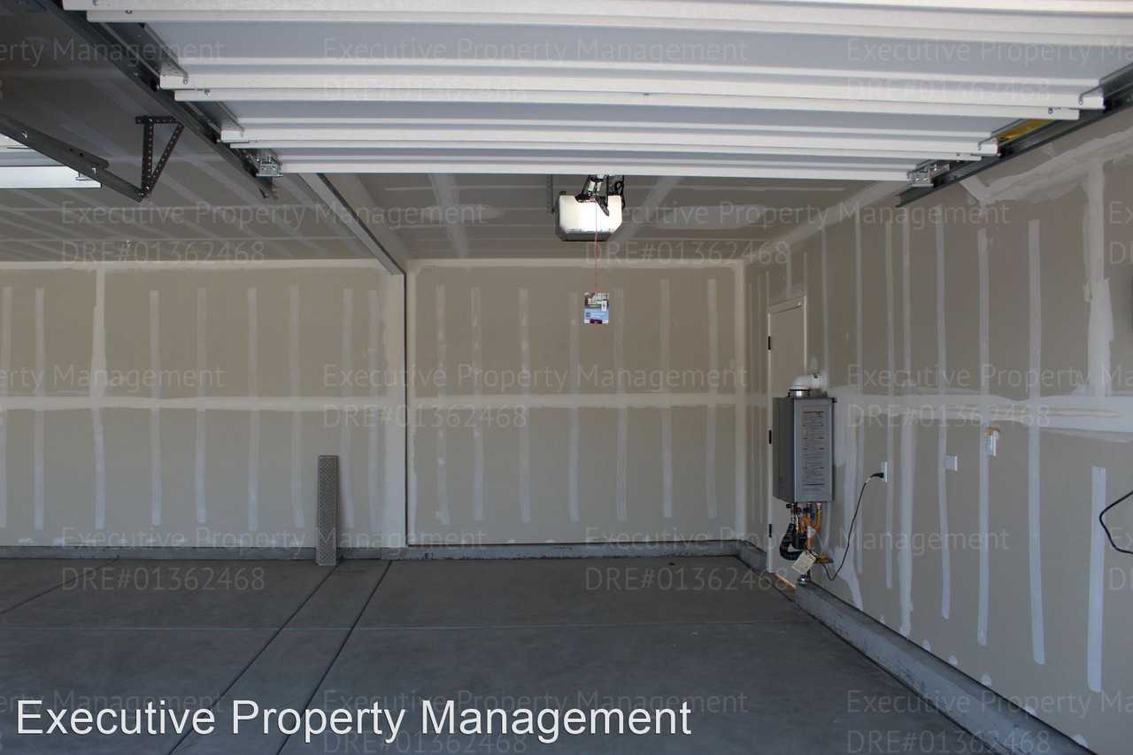 10203 Cooper Lake Ave - Photo 3 of 49