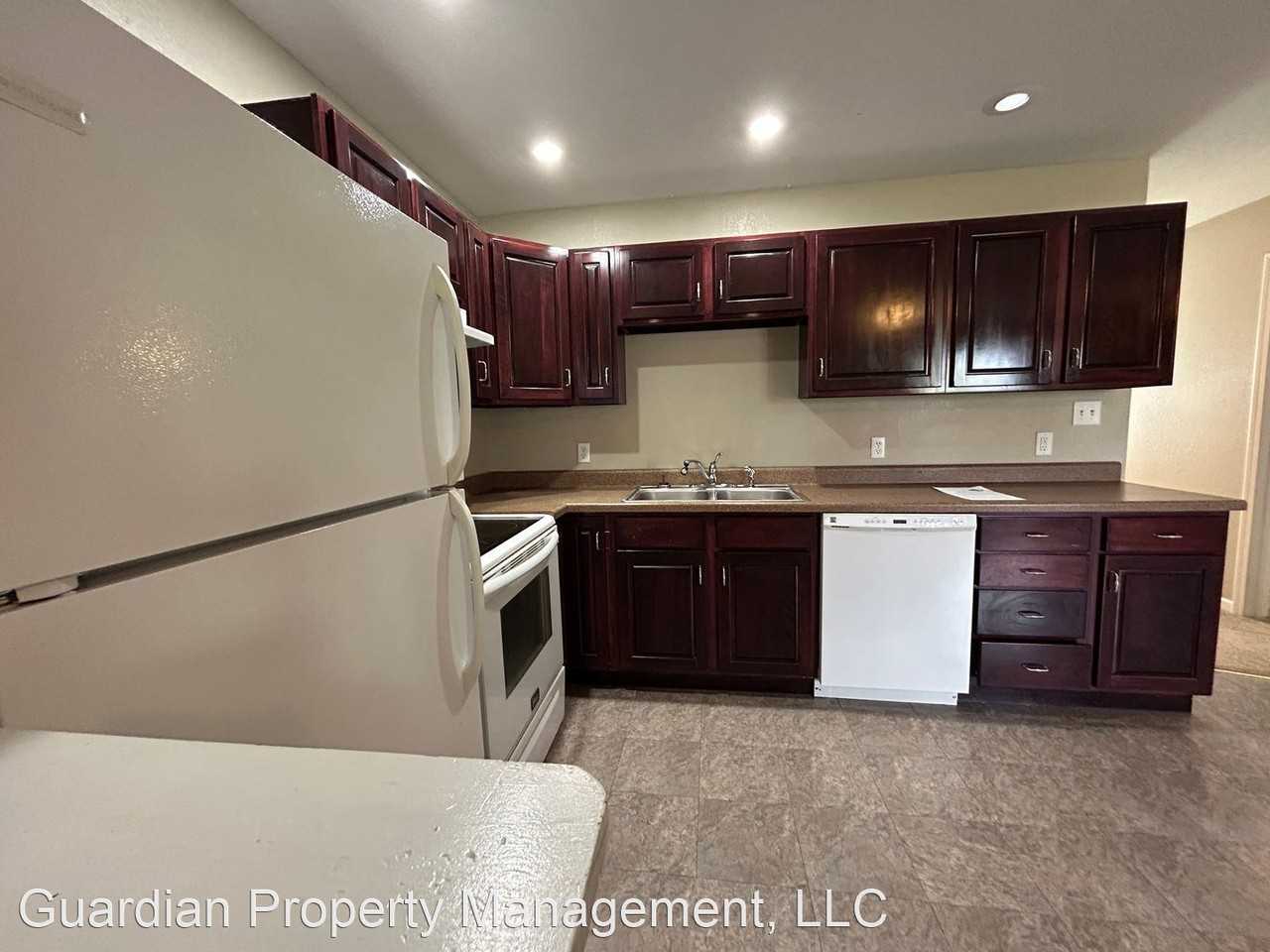 319-321 N Saunders - Photo 3 of 21