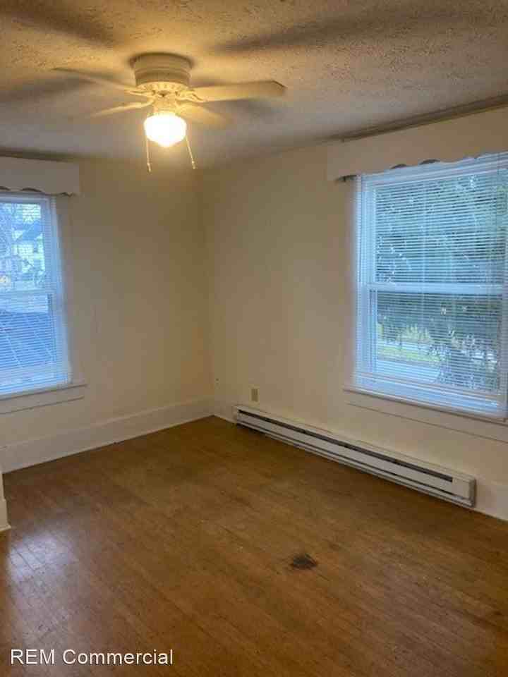 1001 E Main Street - Photo 2 of 8