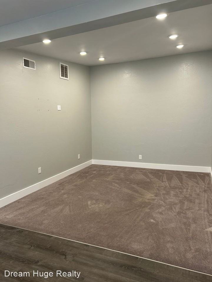 187.5 Marion Ave - Photo 2 of 6