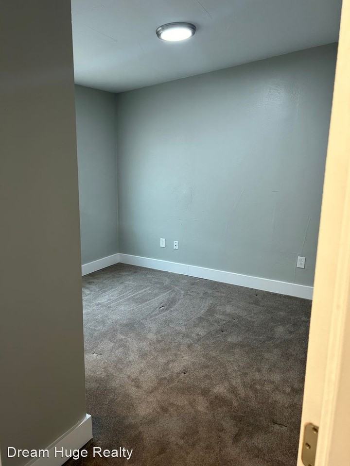 187.5 Marion Ave - Photo 3 of 6