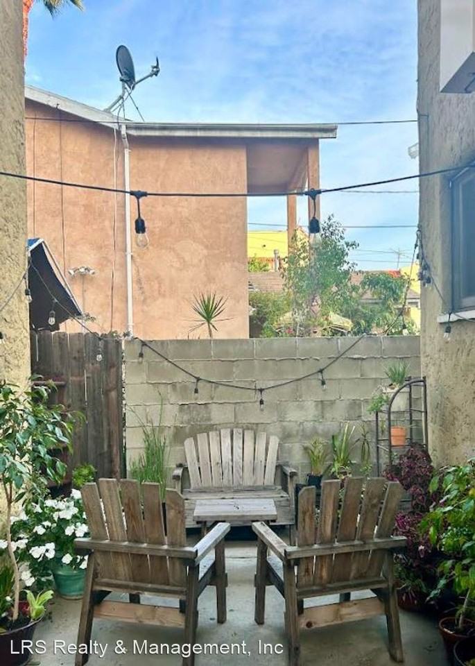 Gorgeous, vintage 1 bedroom - Virgil Village (Silverlake + Los Feliz Adjacent) 4247 Monroe Street - Photo 3 of 13