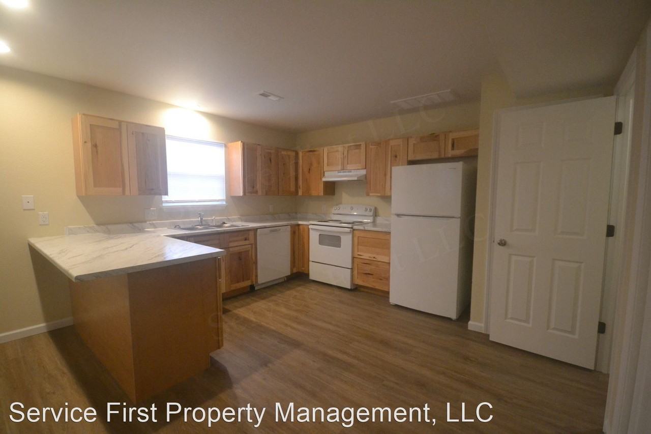 606 N Poplar - Photo 2 of 19
