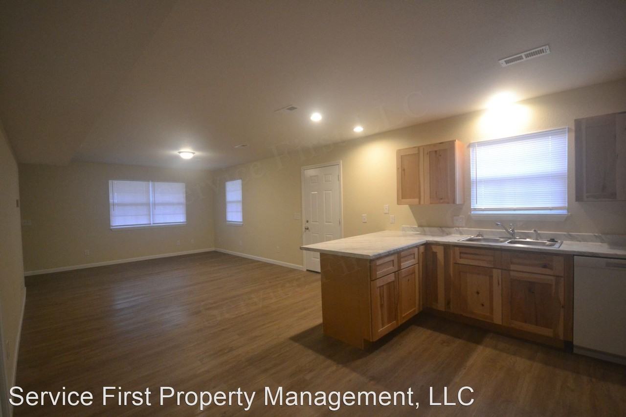 606 N Poplar - Photo 3 of 19