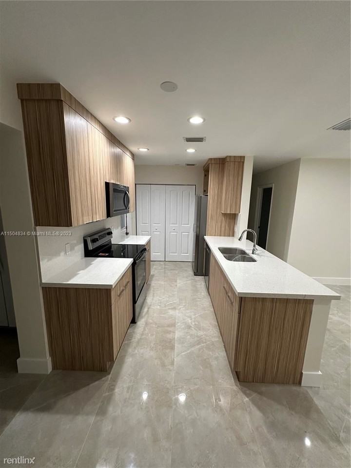 611 N 69th Way #611 - Photo 2 of 11