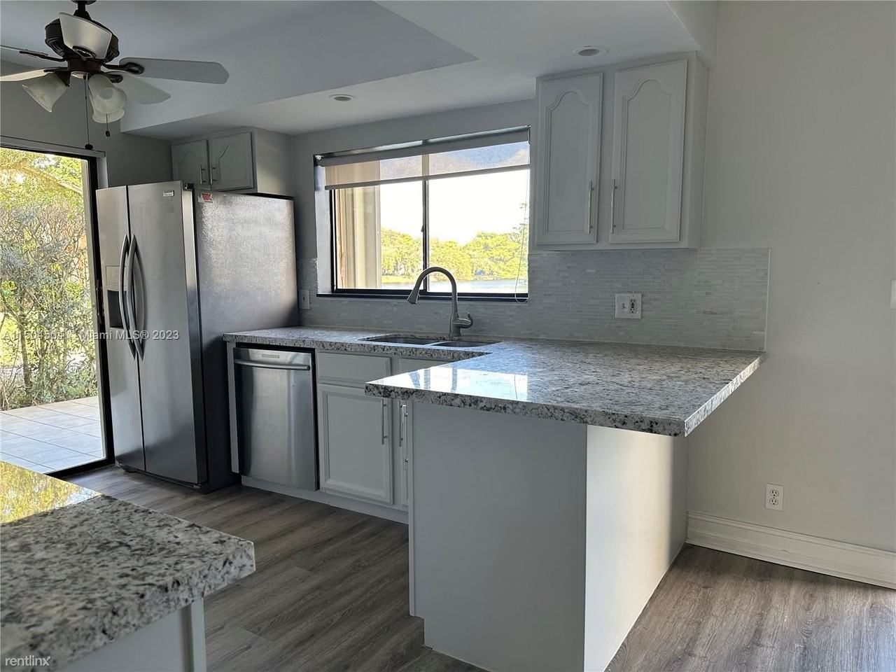 242 Wimbledon Lake Dr #242 - Photo 3 of 11