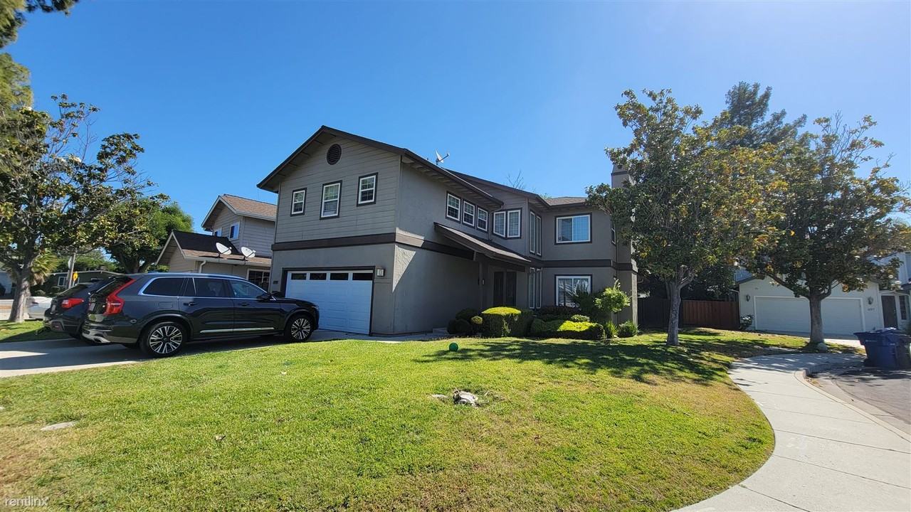 699 Budd Ct - Photo 3 of 3