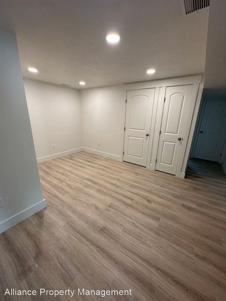 3557 W 300 N - Photo 3 of 19