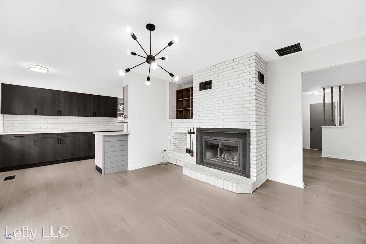 4045 Richmond Ct - Photo 3 of 24