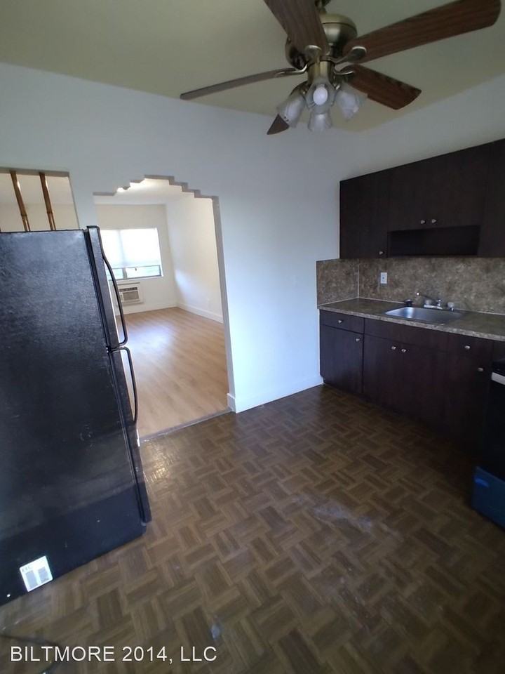 600 SW 9 AVE - Photo 2 of 10