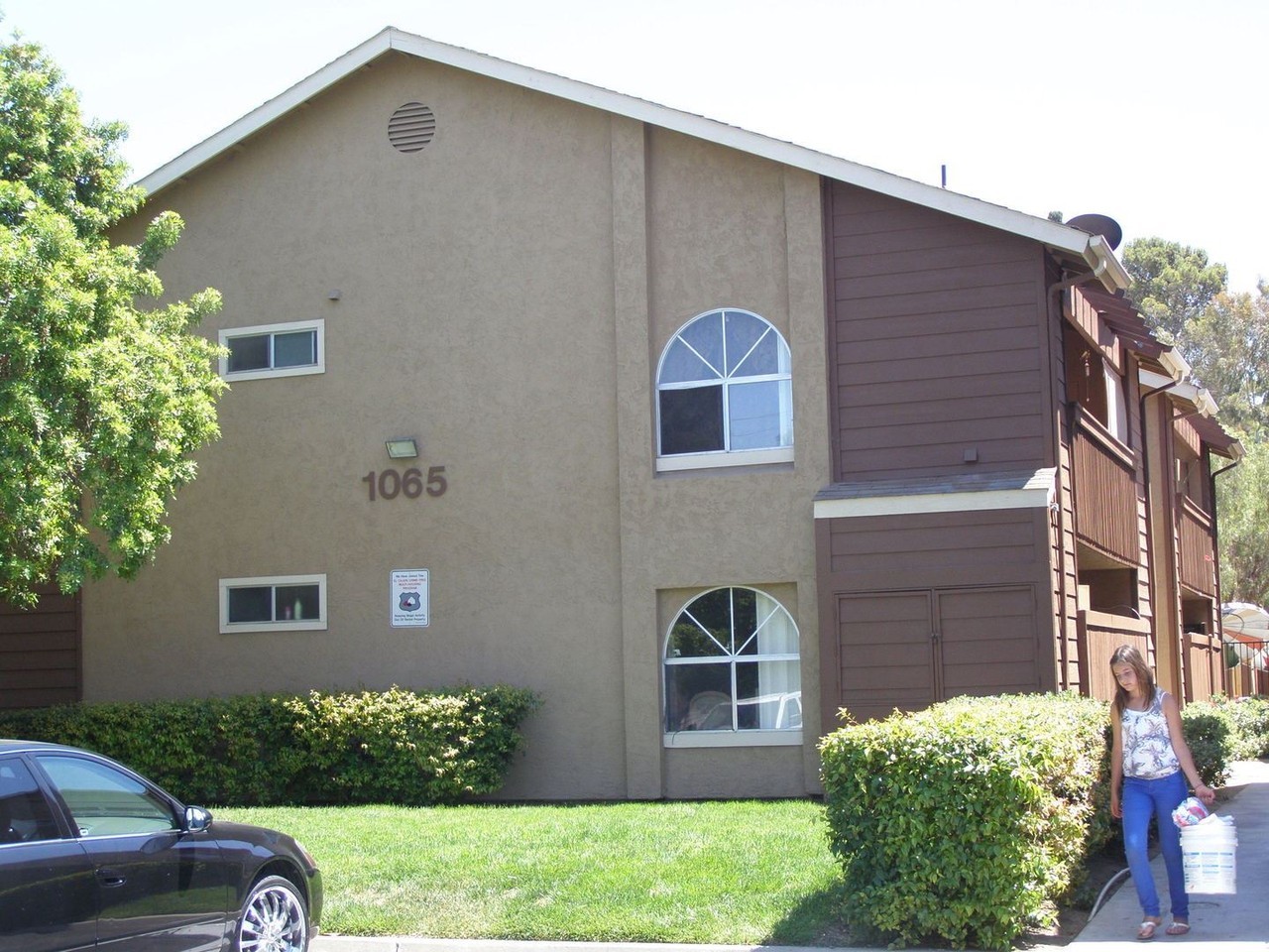1065 E Washington Ave. - Photo 2 of 3