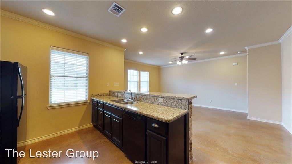 136 Knox Dr - Photo 3 of 29