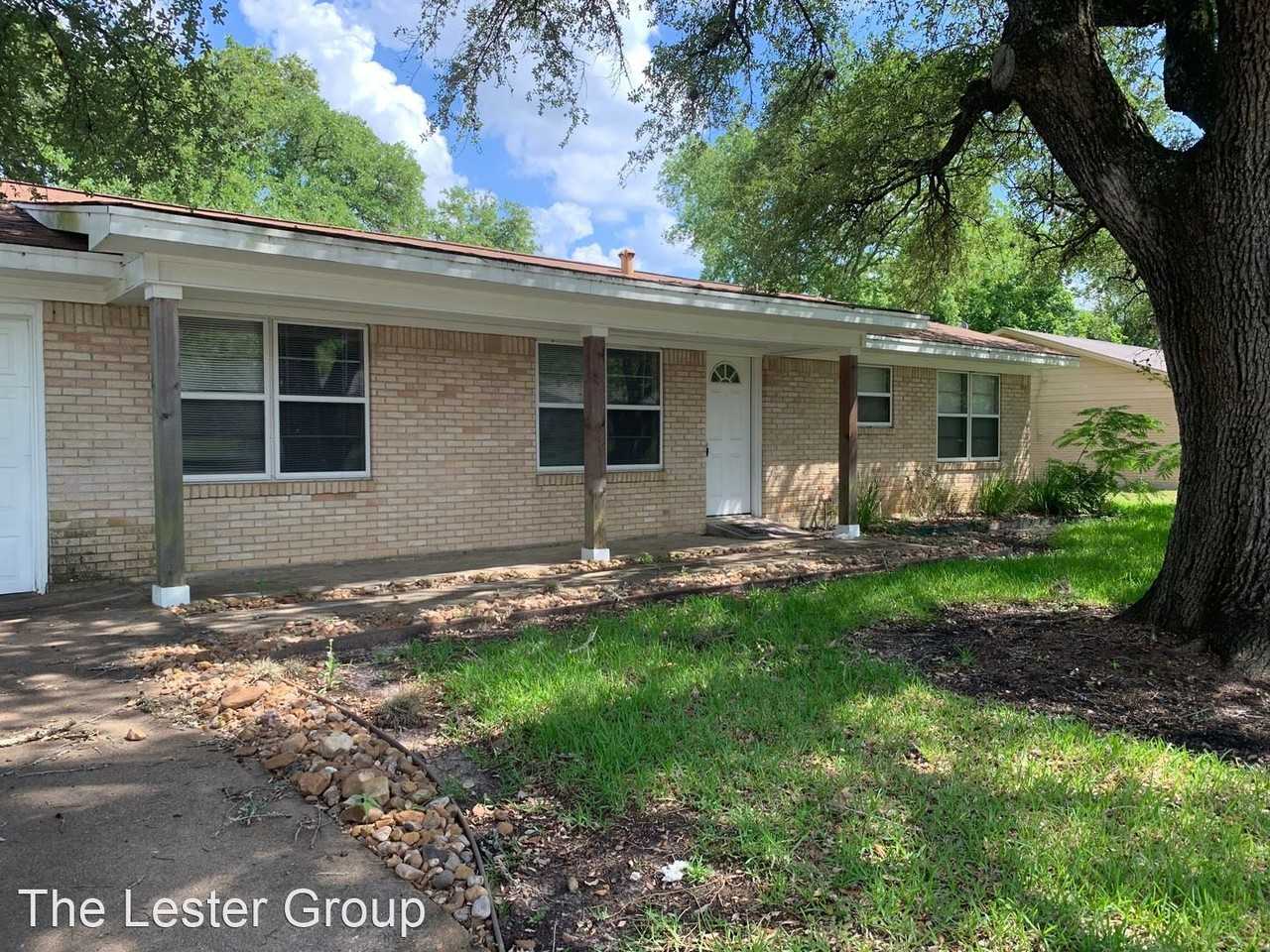 1006 Timm Dr - Photo 2 of 7