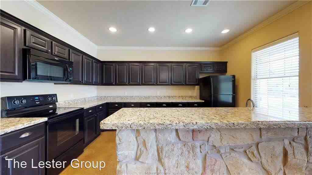 4321 Commando - Photo 2 of 28