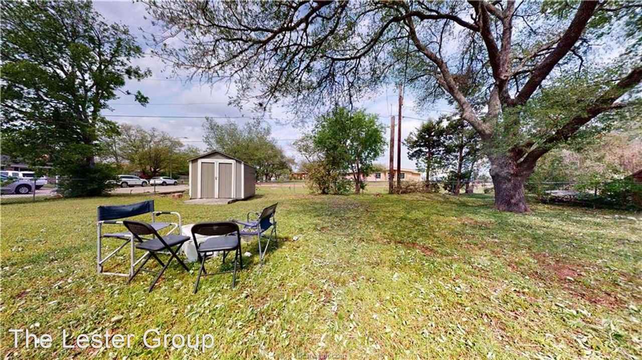 1601 Lawyer St - Photo 2 of 9