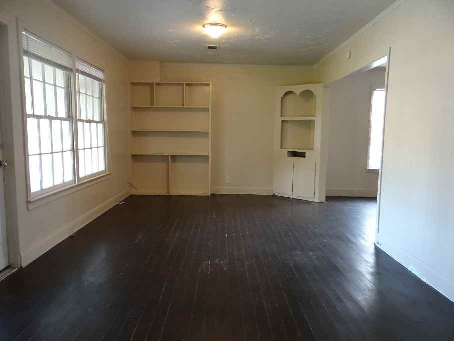 2290 Gladys St - Photo 2 of 9