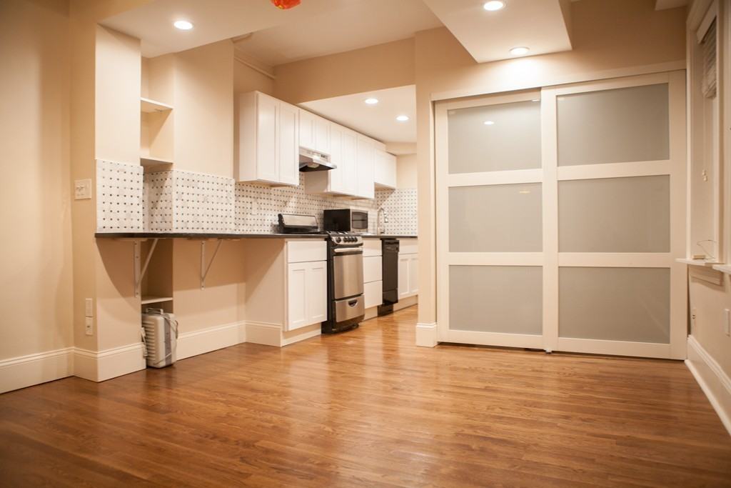 11 Champney Pl #G - Photo 4 of 7