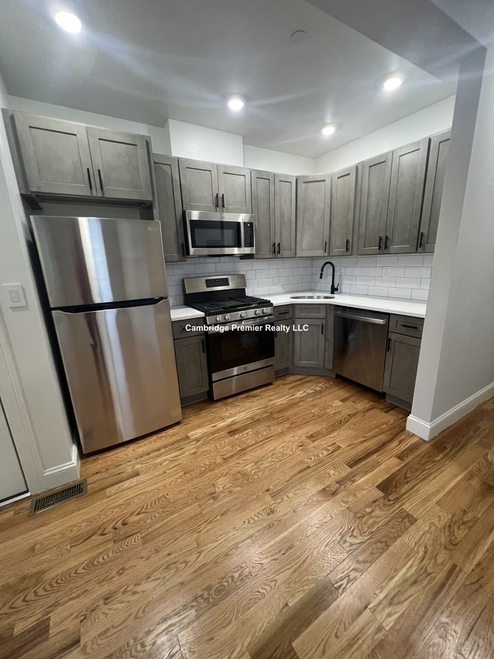 Crescent St #104 - Photo 4 of 8