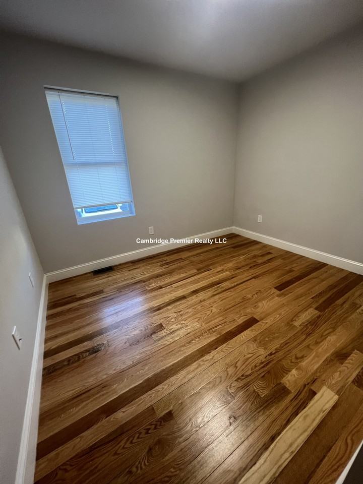 Crescent St #104 - Photo 5 of 8