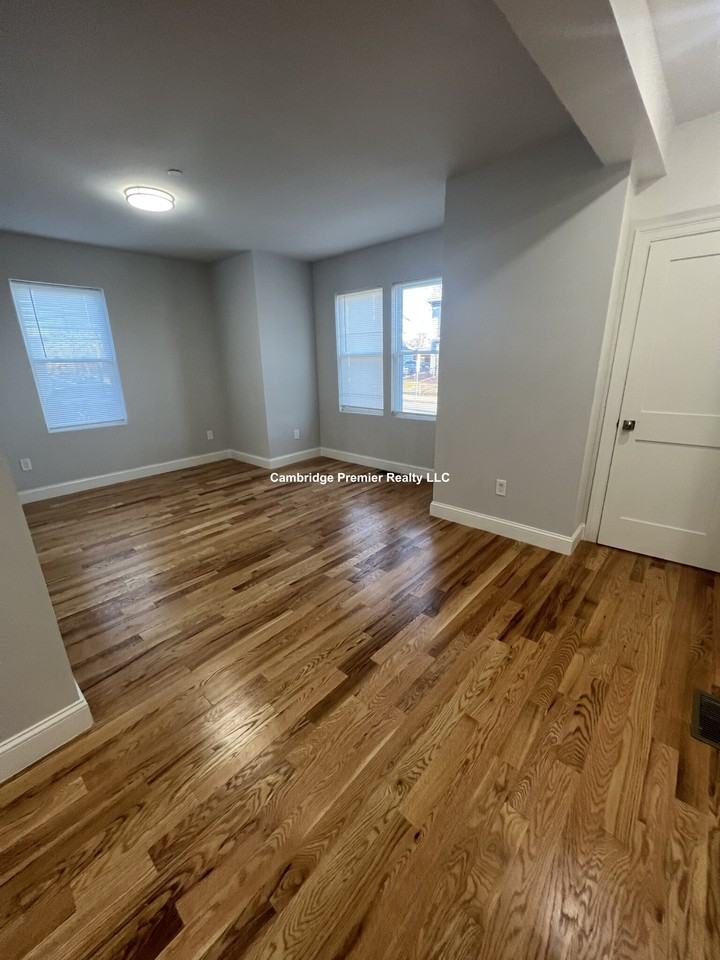 Crescent St #104 - Photo 7 of 8
