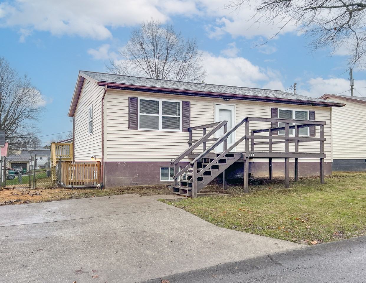 133 Teays Villa - Photo 2 of 23