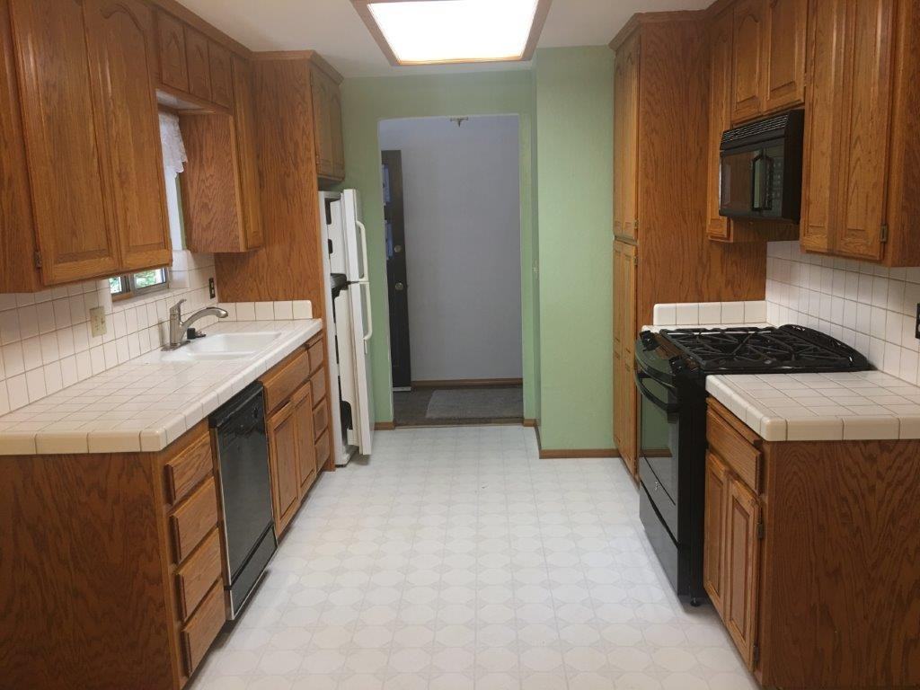 20321 Lookout Rd - Photo 3 of 8
