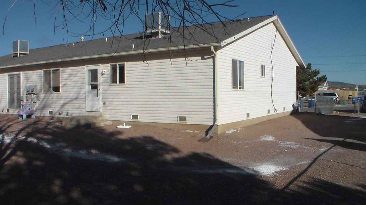 93 Georgia Ln - Photo 2 of 15