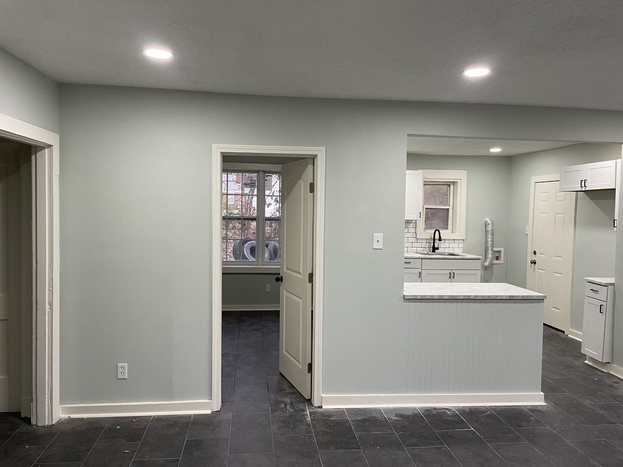 796 E Davant Ave - Photo 2 of 8