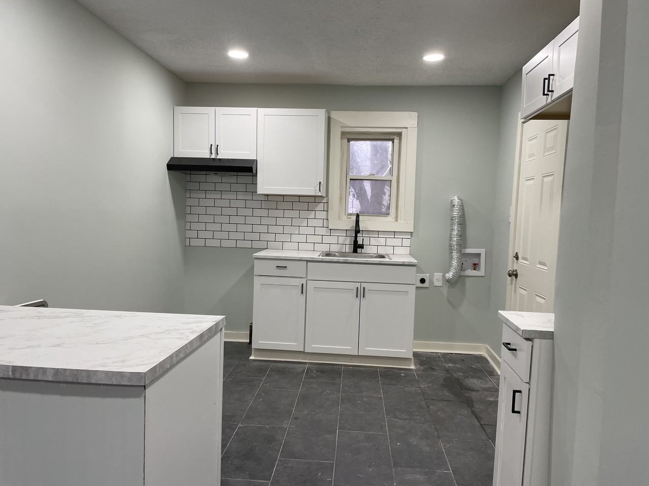 796 E Davant Ave - Photo 3 of 8