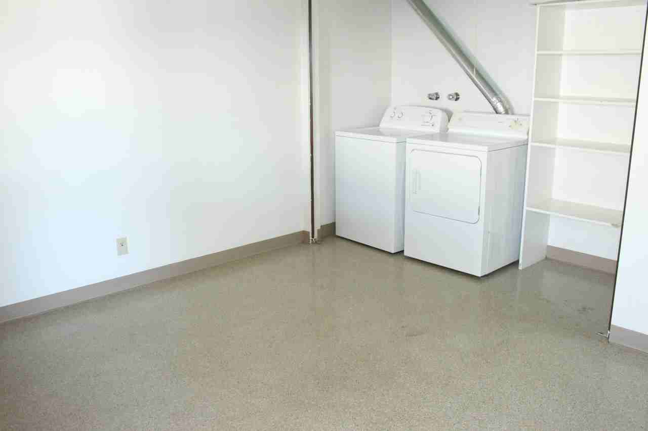 852 Tyler St #5 - Photo 3 of 6