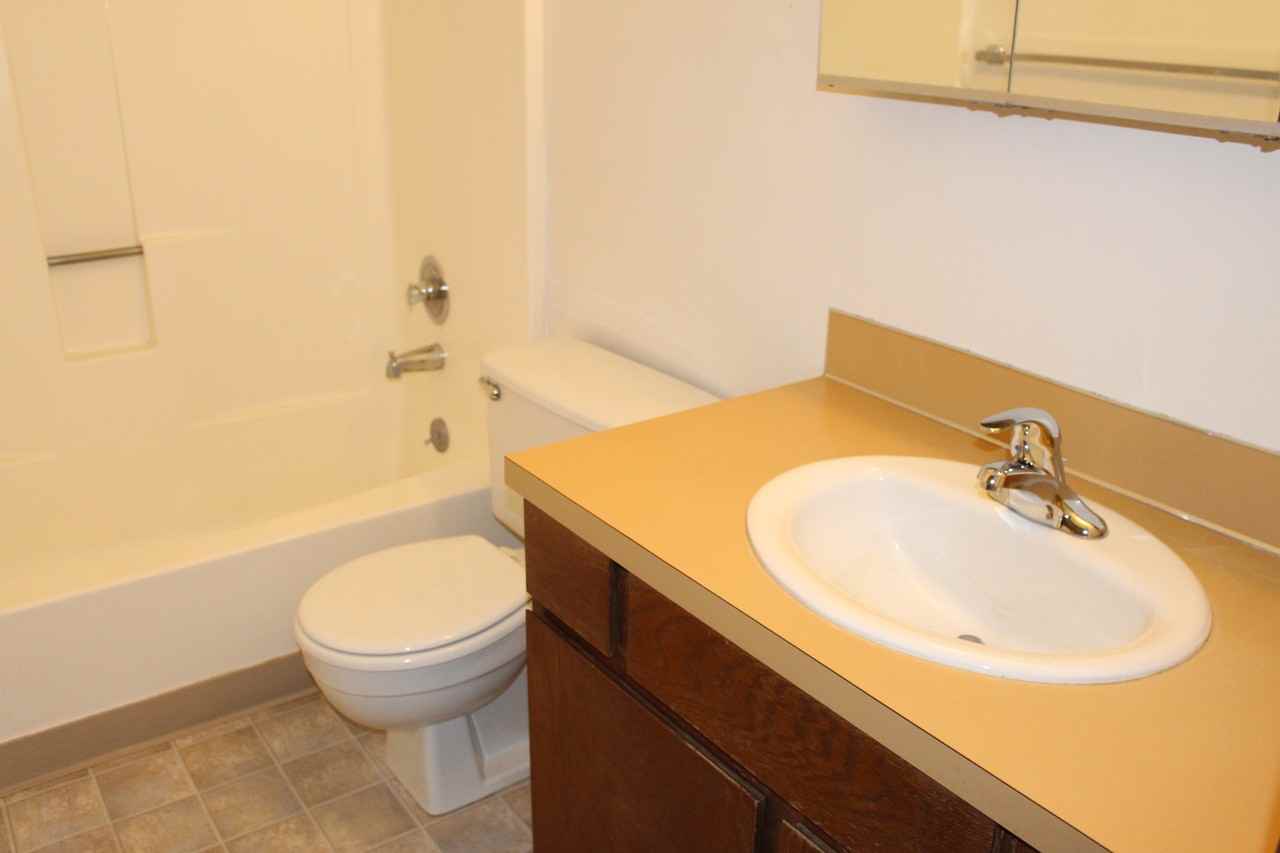 852 Tyler St #5 - Photo 4 of 6